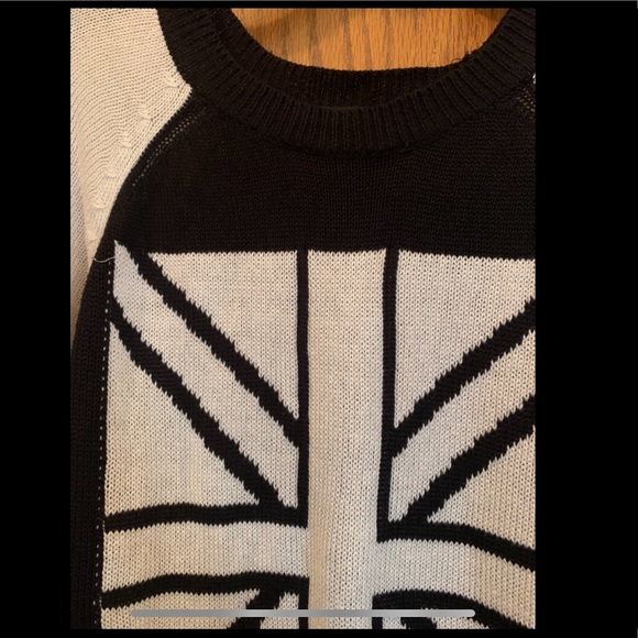 Forever 21 England Flag Sweater - Picture 2 of 4